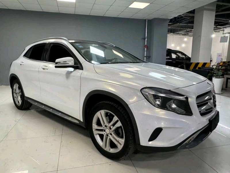 成都16年奔驰GLA3