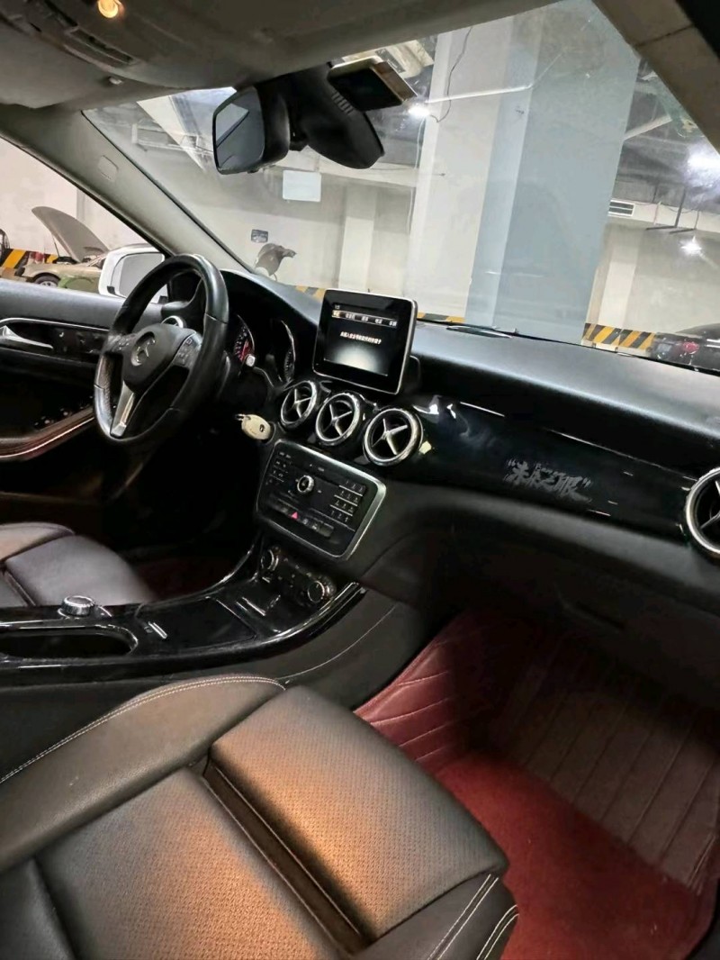 成都16年奔驰GLA5