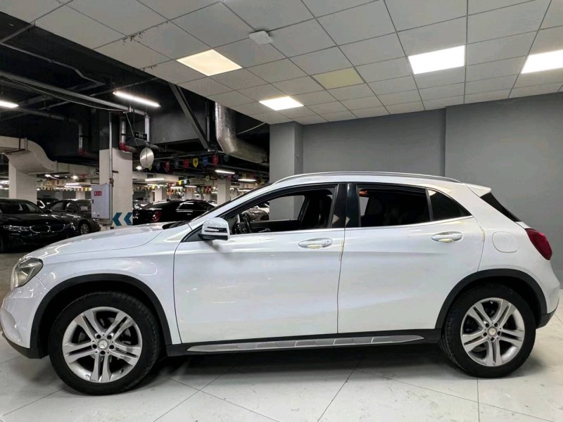 成都16年奔驰GLA8