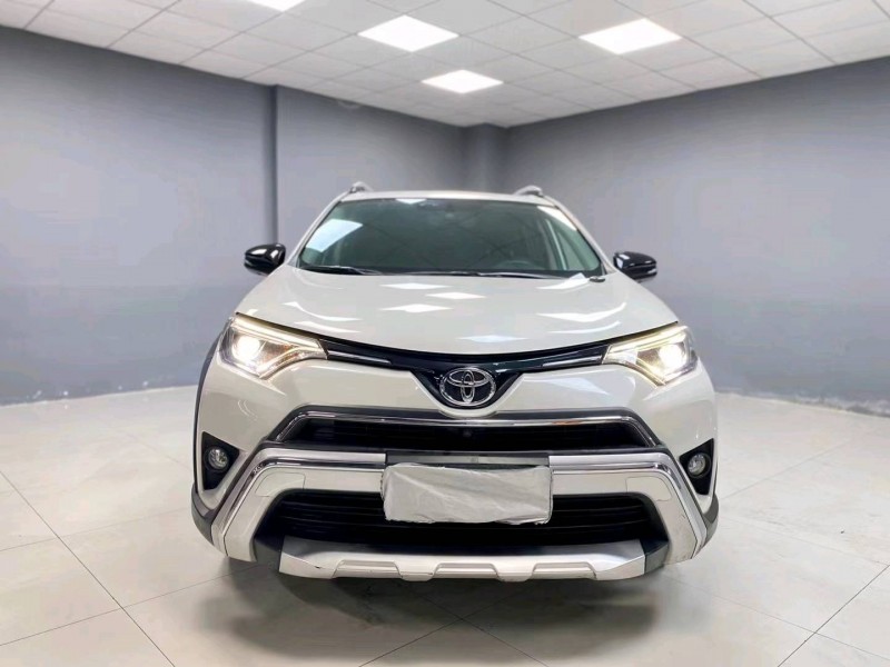 成都19年丰田RAV4荣放1