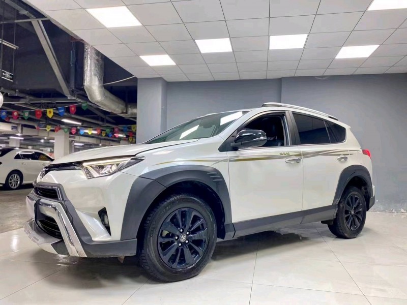 成都19年丰田RAV4荣放2