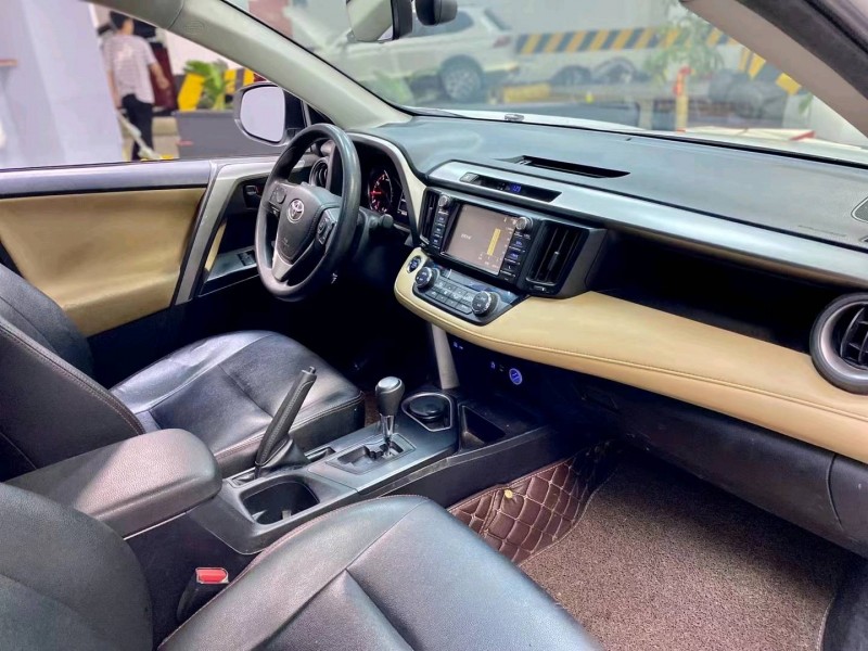 成都19年丰田RAV4荣放5