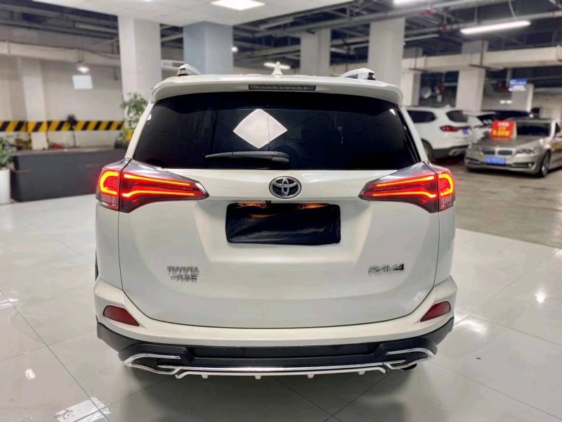 成都19年丰田RAV4荣放9