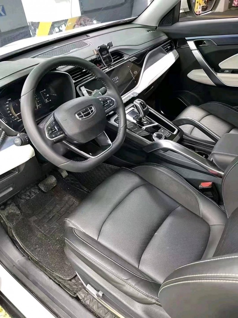 成都22年吉利博越5