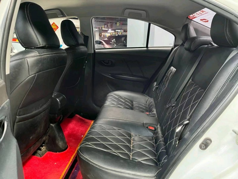 成都16年丰田威驰7