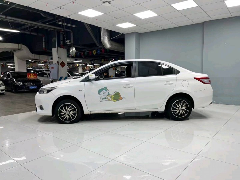 成都16年丰田威驰8