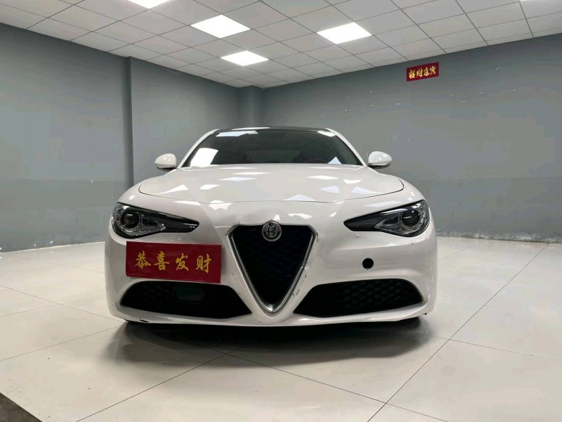 成都18年阿尔法·罗密欧Giulia1
