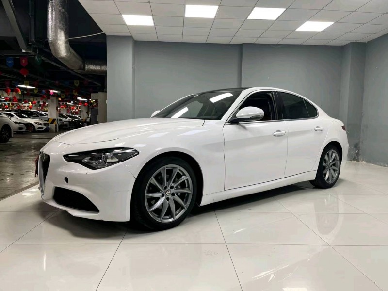 成都18年阿尔法·罗密欧Giulia3