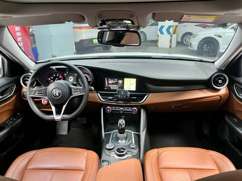 成都18年阿尔法·罗密欧Giulia4