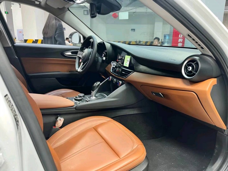 成都18年阿尔法·罗密欧Giulia5