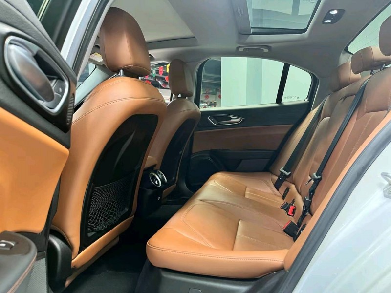 成都18年阿尔法·罗密欧Giulia7