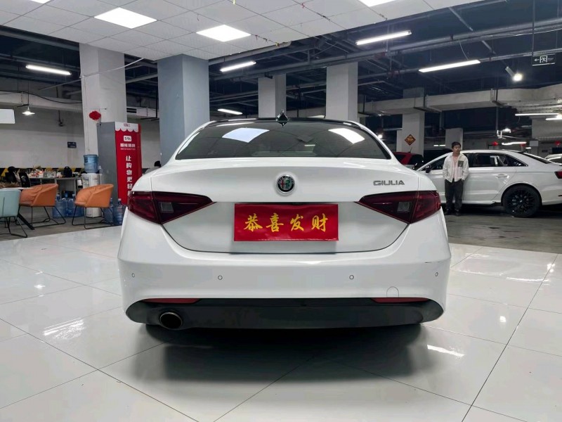 成都18年阿尔法·罗密欧Giulia9