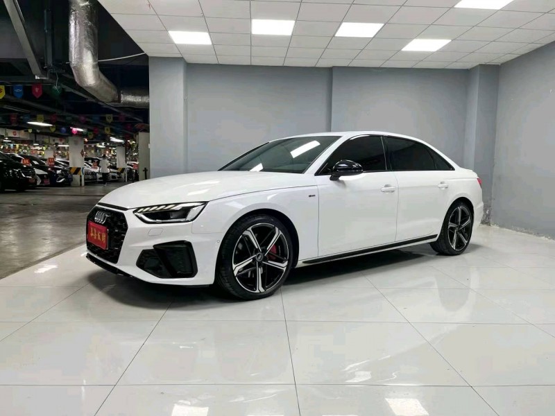 成都22年奥迪A4L3