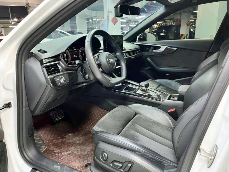 成都22年奥迪A4L6