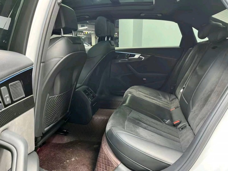 成都22年奥迪A4L7