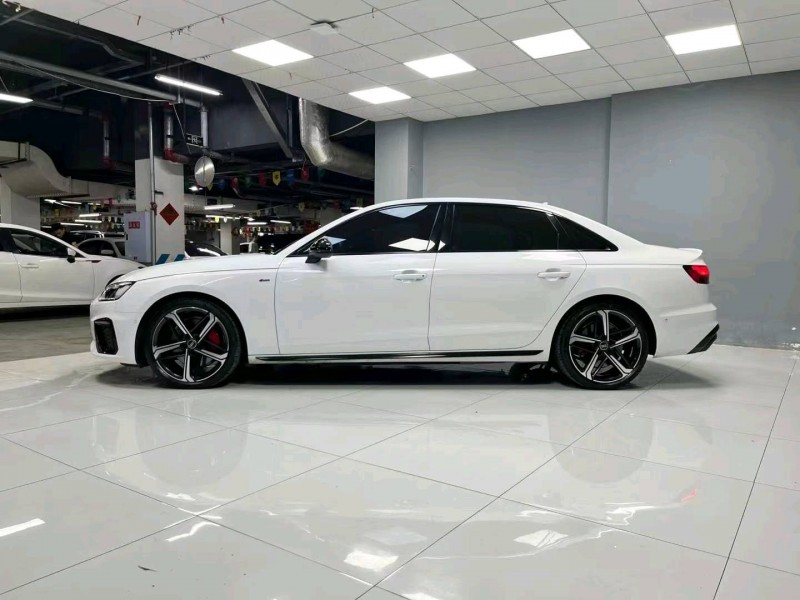 成都22年奥迪A4L8