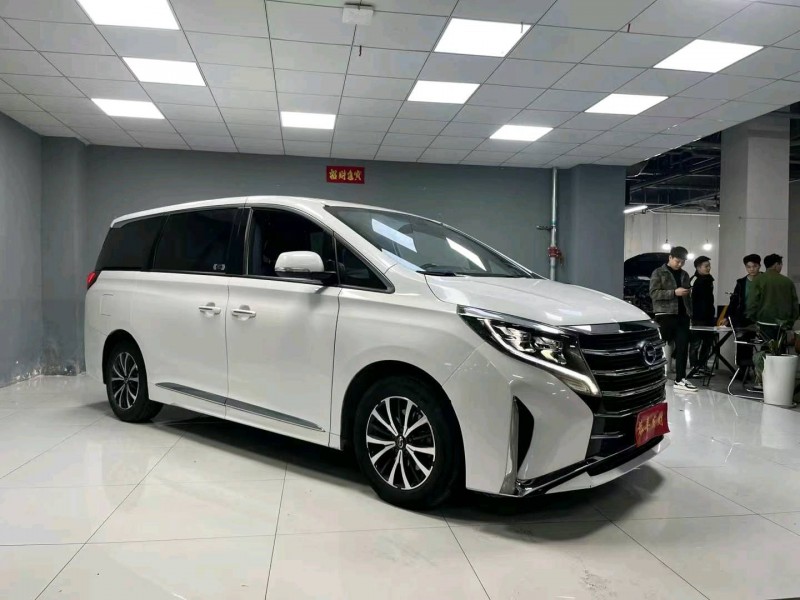 成都21年传祺M82