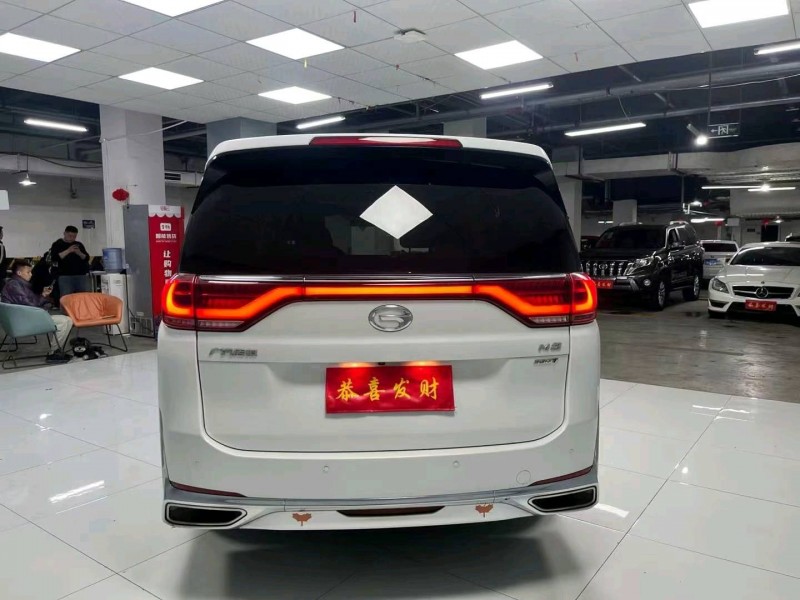 成都21年传祺M85