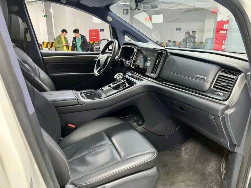 成都21年传祺M89