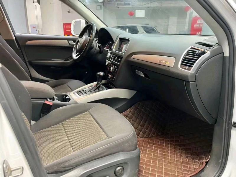 成都16年奥迪Q58