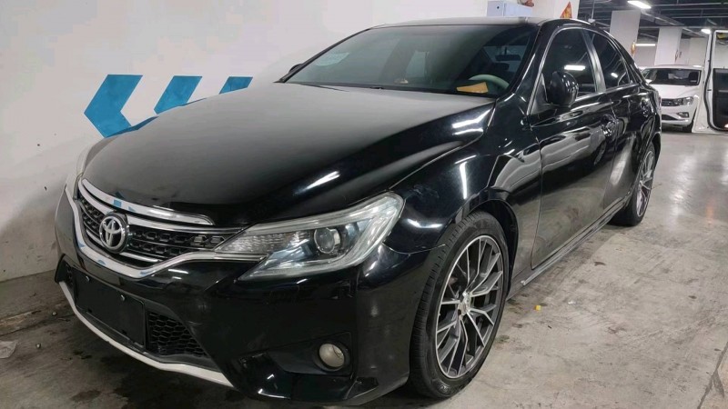 成都15年丰田锐志2