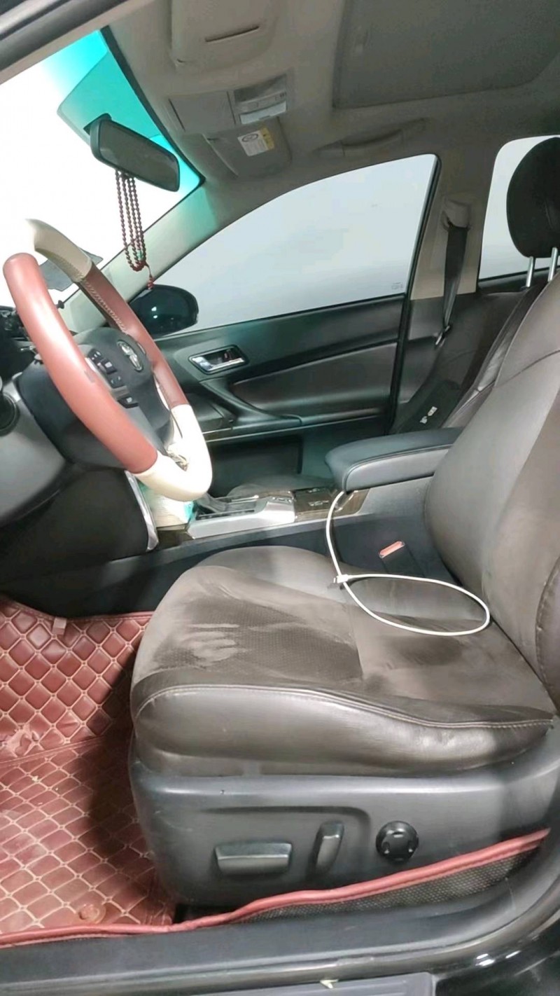 成都15年丰田锐志5