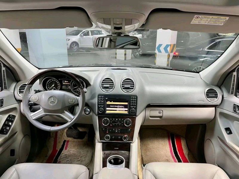 成都12年奔驰GL8