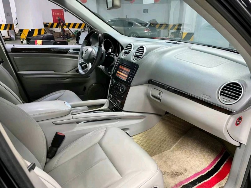 成都12年奔驰GL9