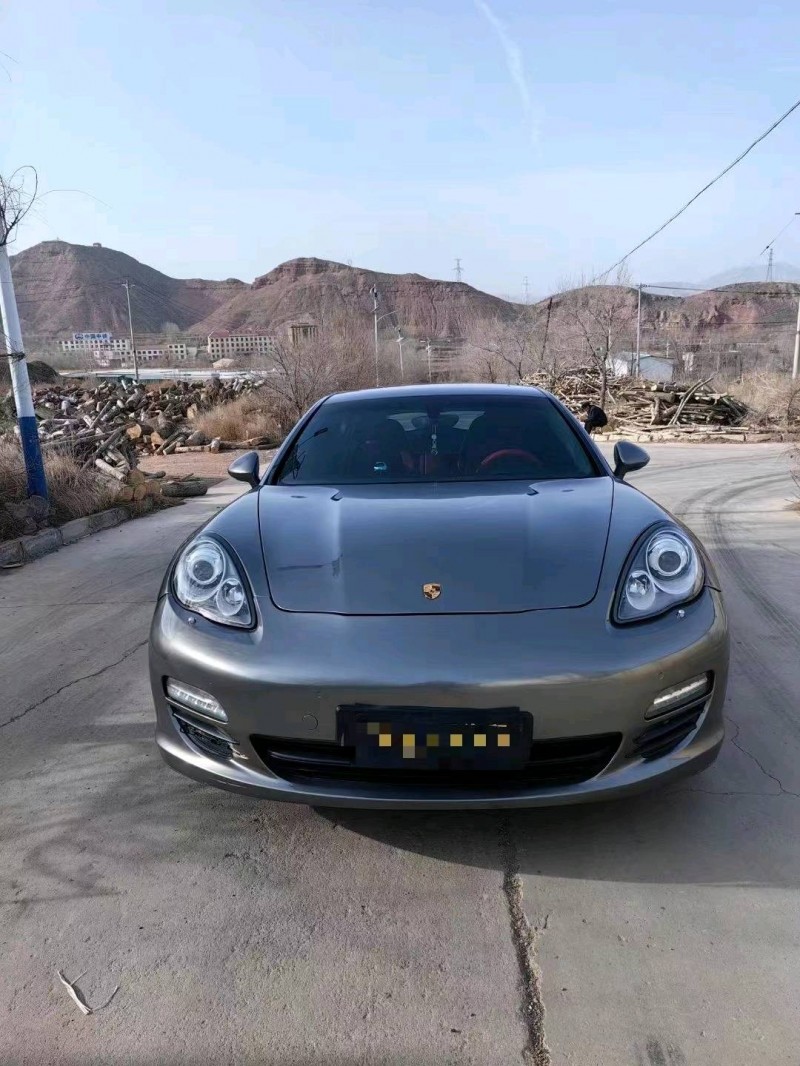 成都12年保时捷帕拉梅拉1