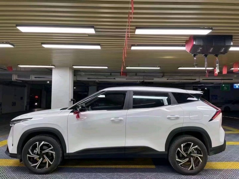 成都24年吉利博越3