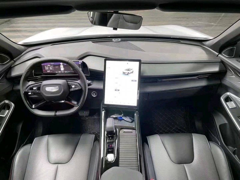 成都24年吉利博越7