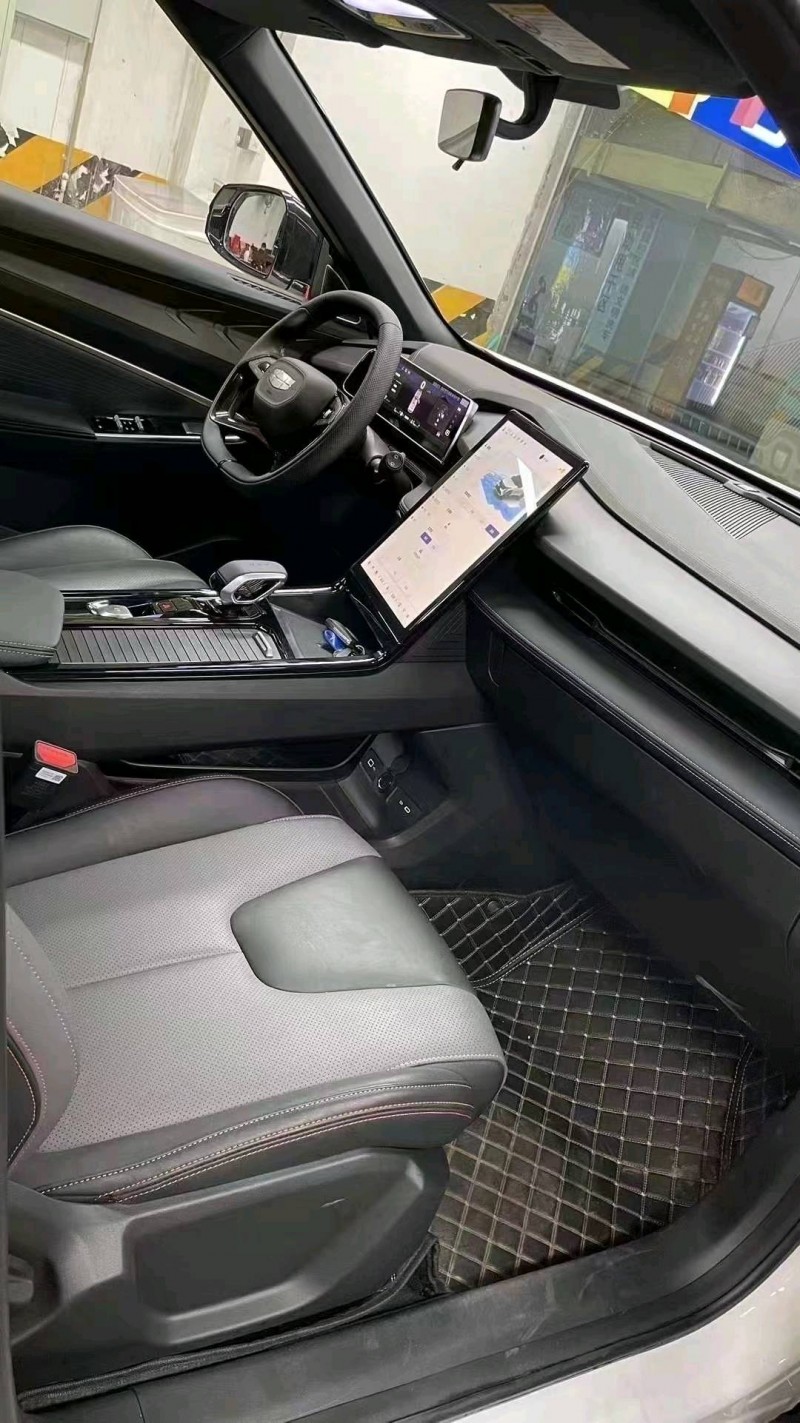 成都24年吉利博越8