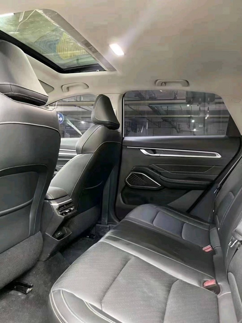 成都22年吉利帝豪7