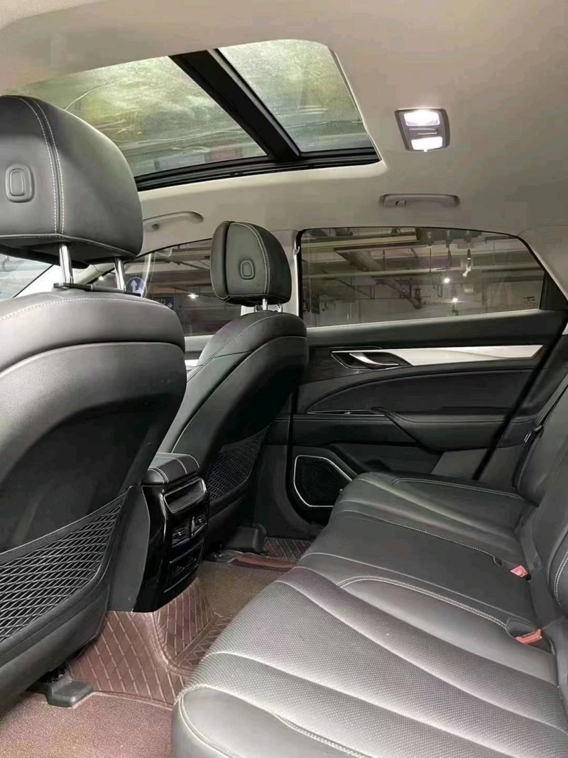 成都20年吉利博瑞7