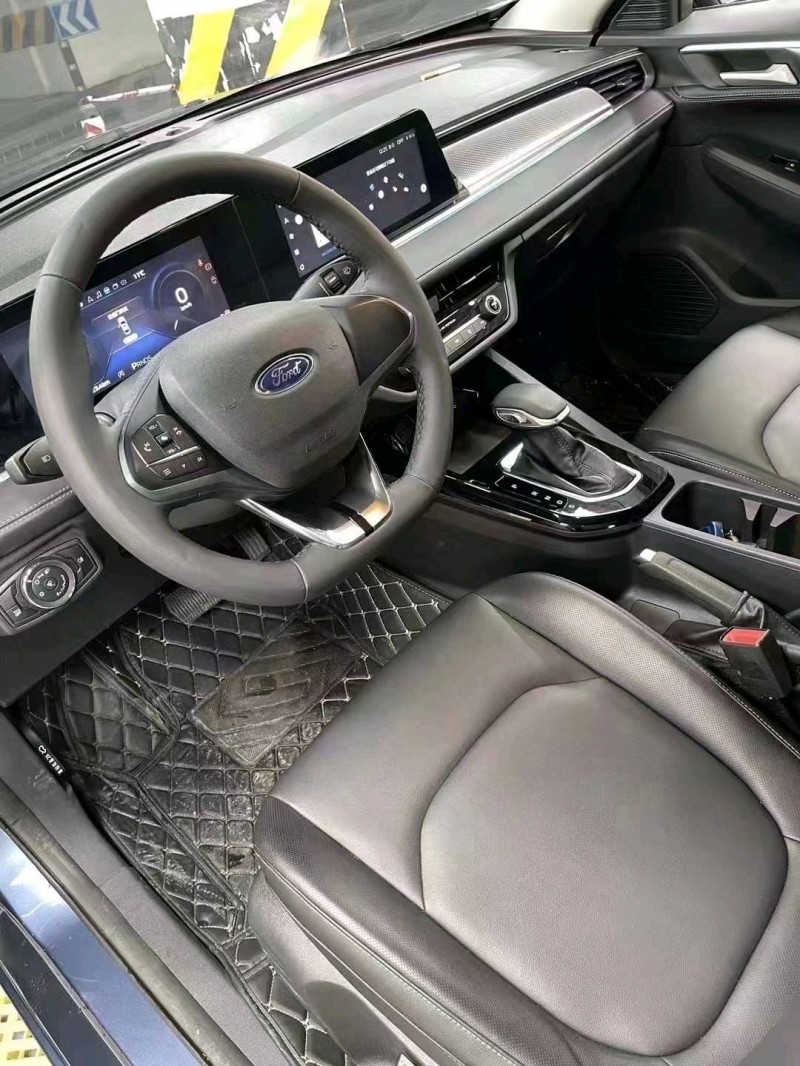 成都22年福特福睿斯5