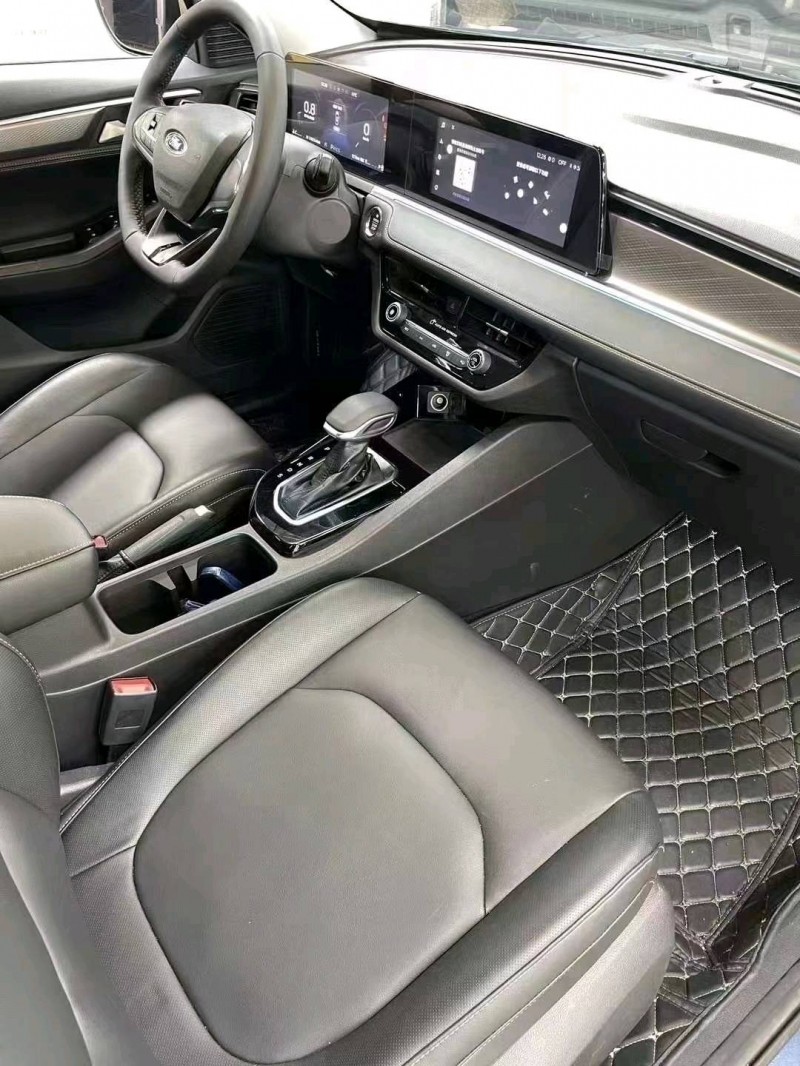 成都22年福特福睿斯8