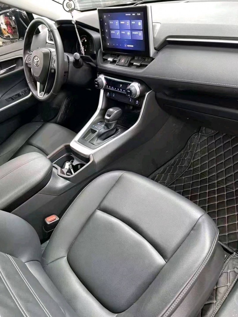成都22年丰田RAV46