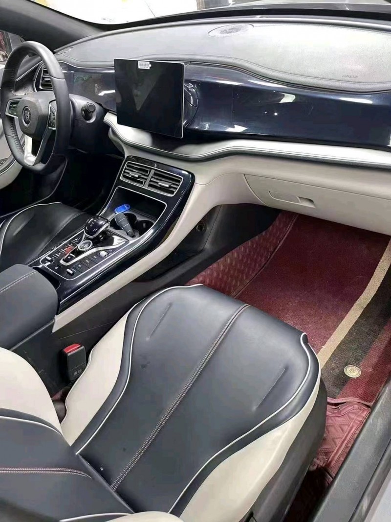 成都21年比亚迪秦8