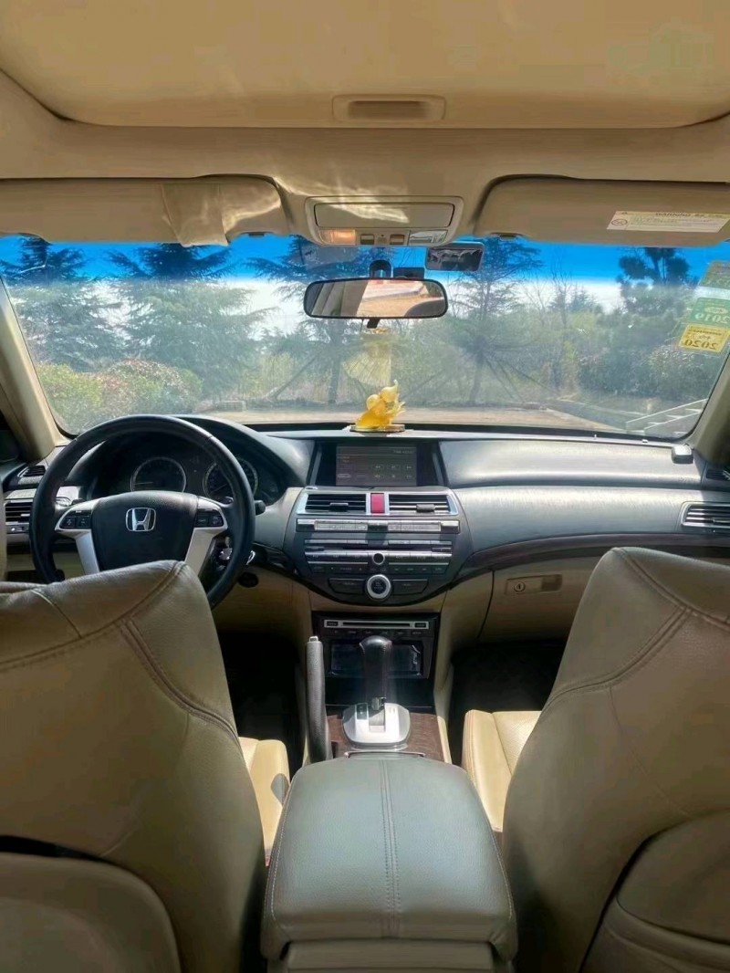 青岛12年本田雅阁4