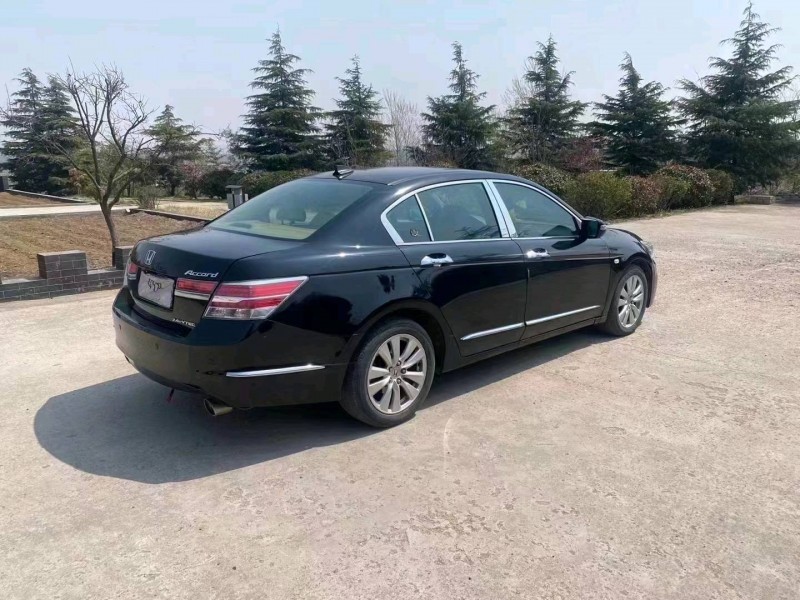 青岛12年本田雅阁8