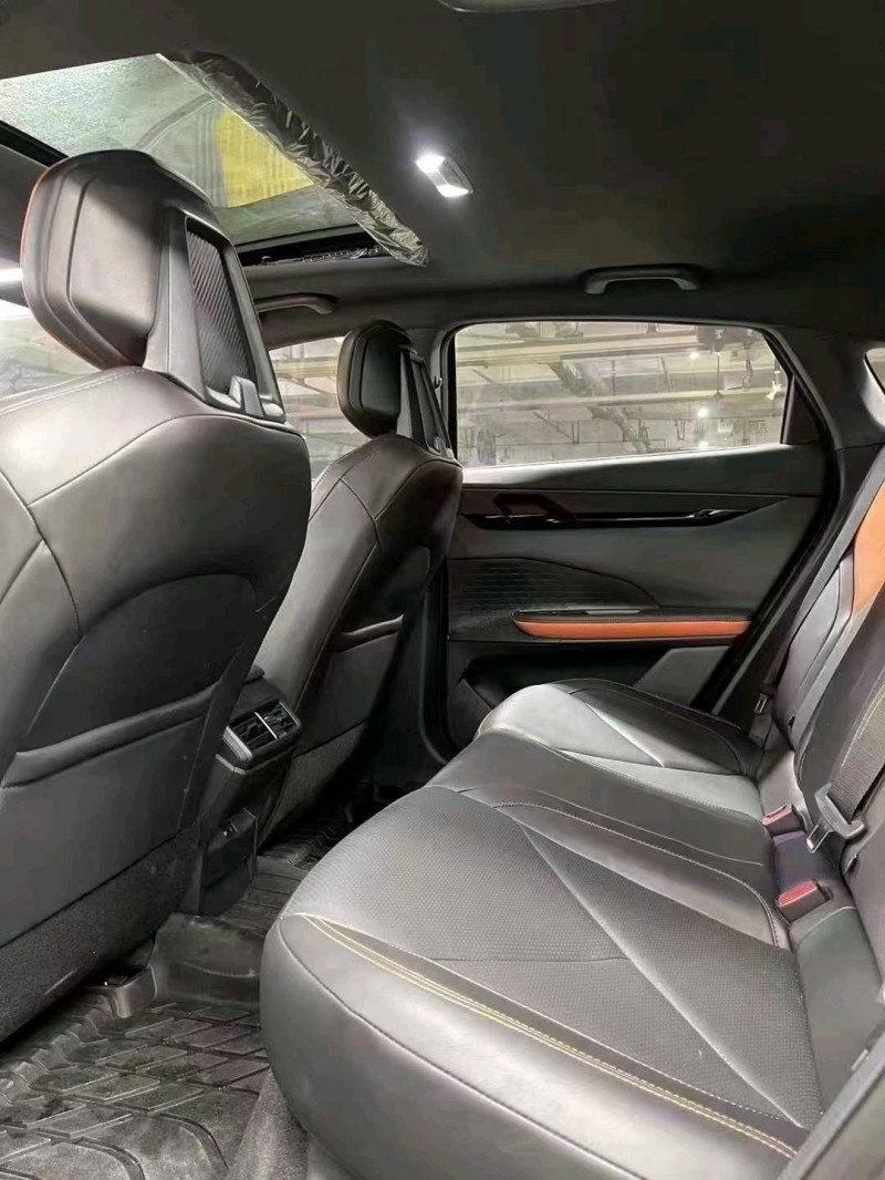 成都23年长安汽车UNI-V8