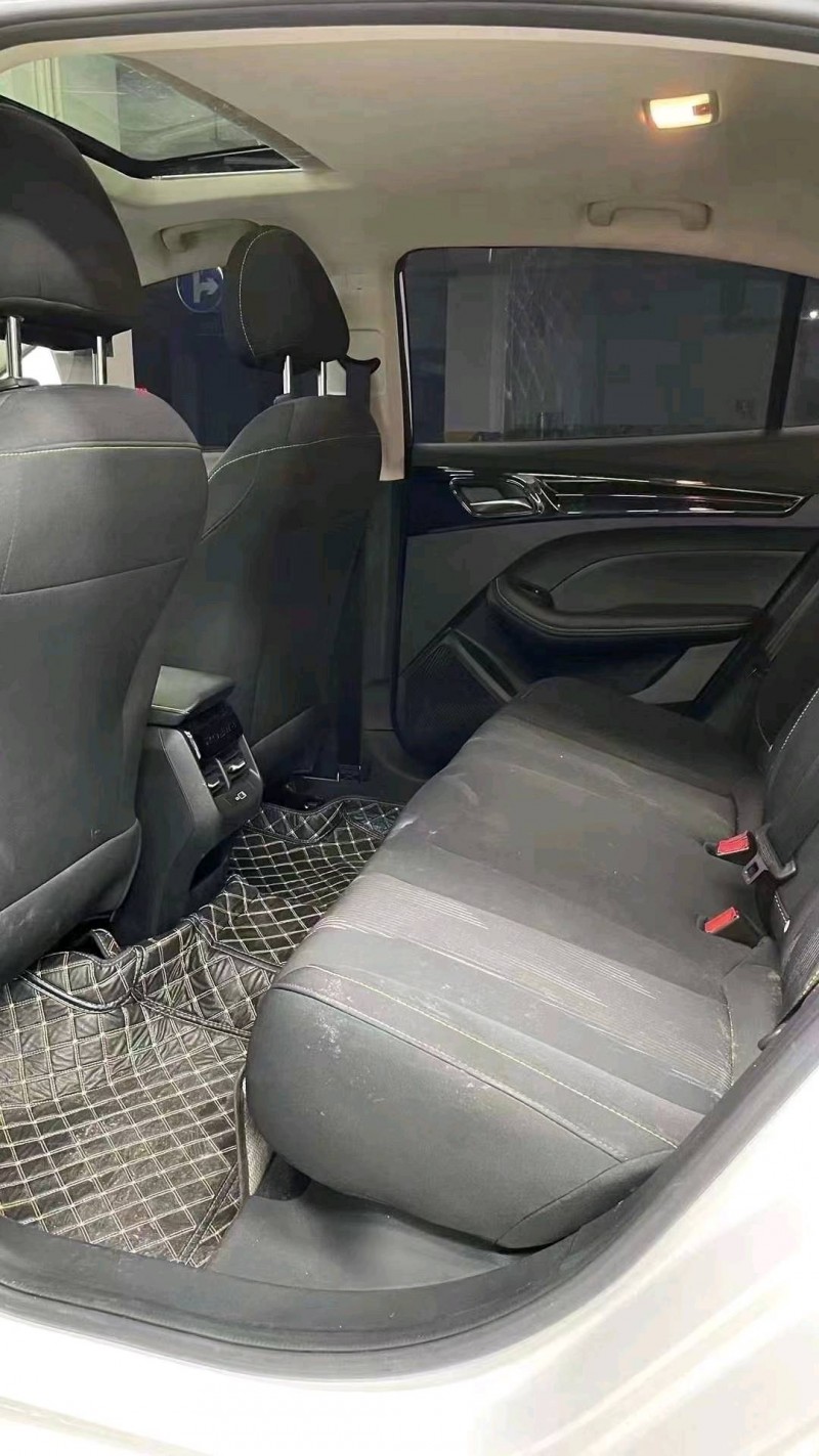 成都22年荣威i57