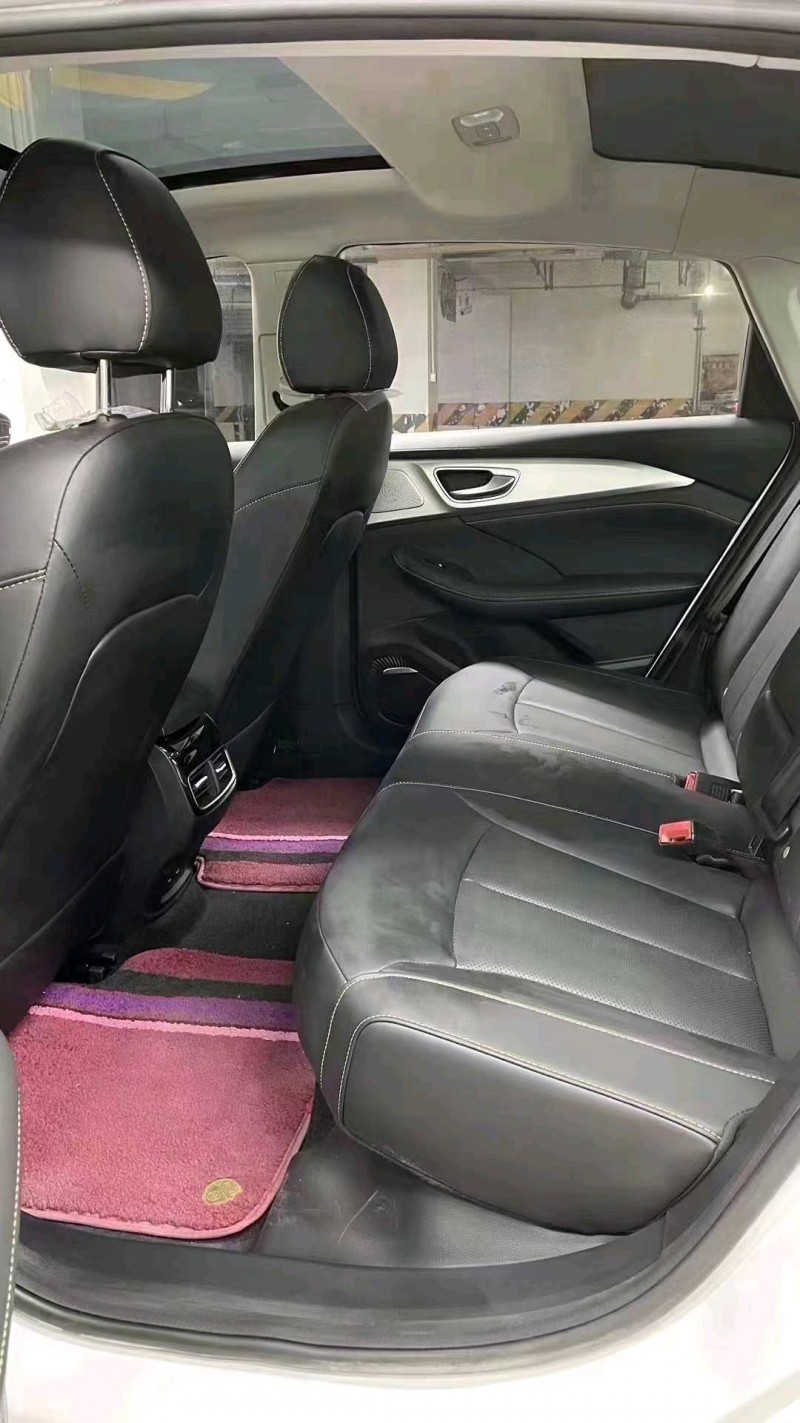 成都23年荣威i67