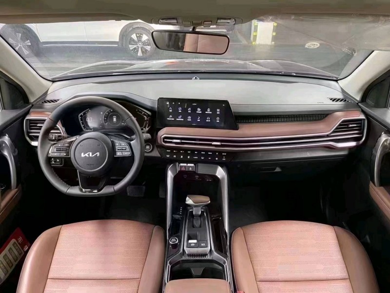 成都23年起亚智跑9