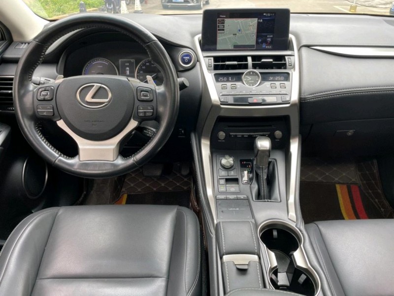中山18年雷克萨斯NX9