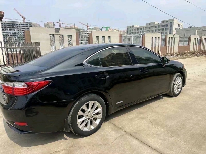 济南14年雷克萨斯ES8