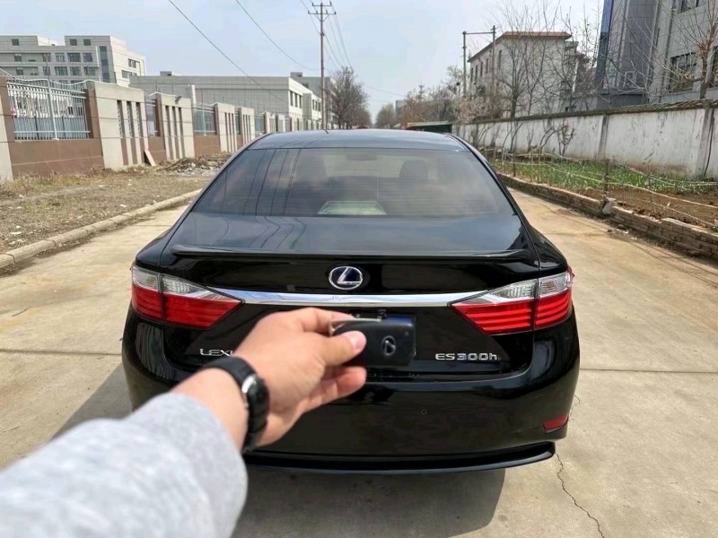 济南14年雷克萨斯ES9