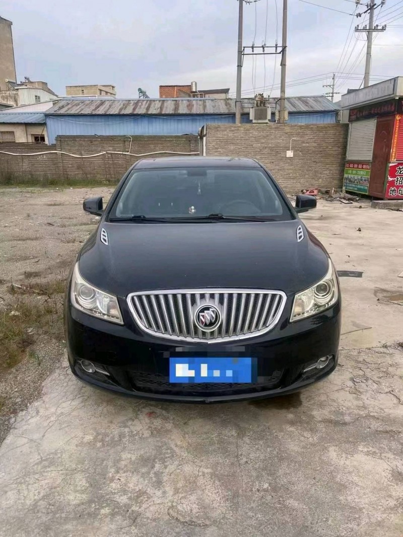 枣庄10年别克君越1