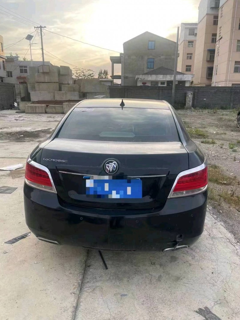 枣庄10年别克君越4