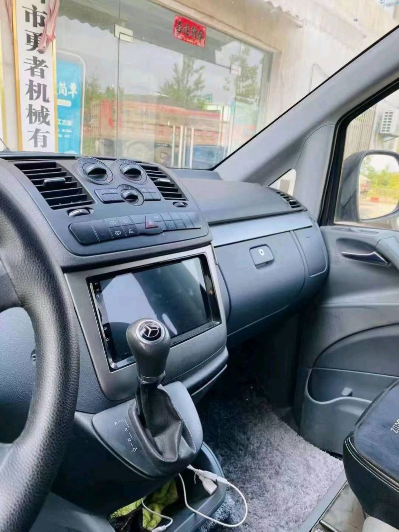东营16年奔驰威霆6